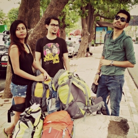 From the left - Tinni, Shubhayu and San. I was behind the lens this time (;